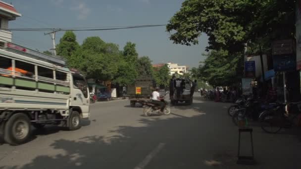 Mandalay, el tráfico en la calle — Vídeos de Stock