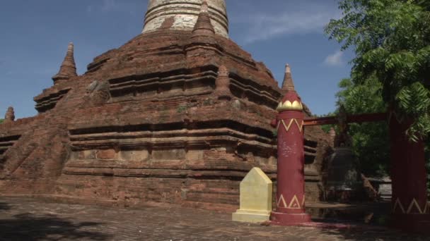 Złota pagoda w mieście Bagan — Wideo stockowe