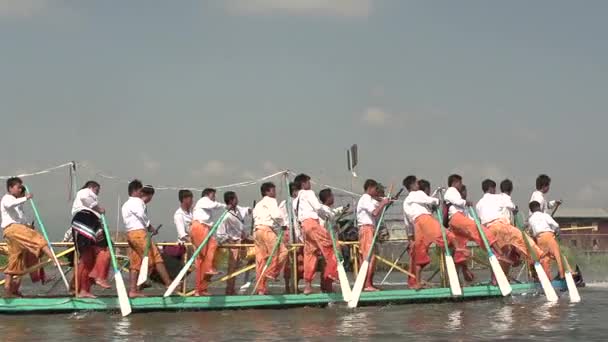 Phaung Daw Oo Pagoda Festival — Stok video