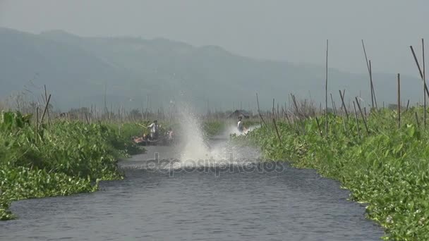 Rijden op Nyaung Shwe rivier — Stockvideo