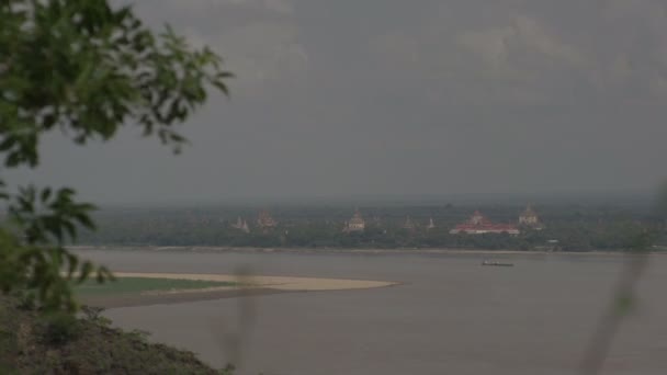Visão geral da ilha para o horizonte de Bagan — Vídeo de Stock