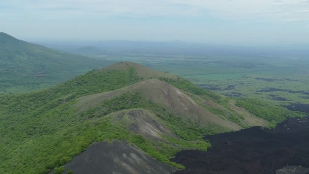 Paisaje con volcán Cerro Negro — Vídeo de stock