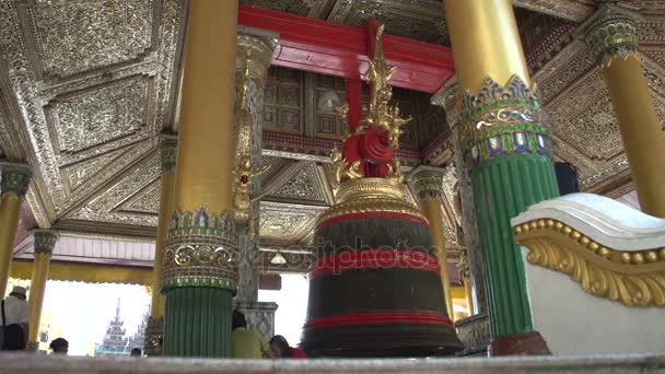 Великий дзвоник у пагода — стокове відео