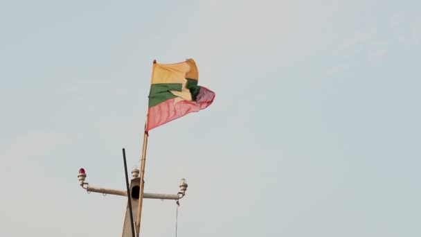 Vlag uit Myanmar, Birma — Stockvideo