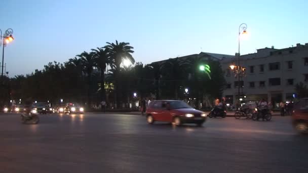 Rabat sokaklarında trafik — Stok video
