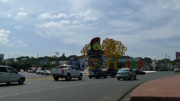 にぎやかな通りにチャベス大統領記号 — ストック動画
