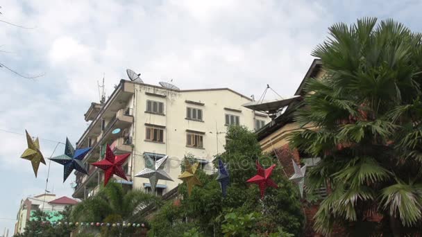 Yangon, stars hanging on a clothesline — Stock Video