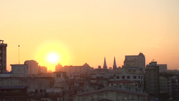 Solnedgång över skyline Yangon — Stockvideo
