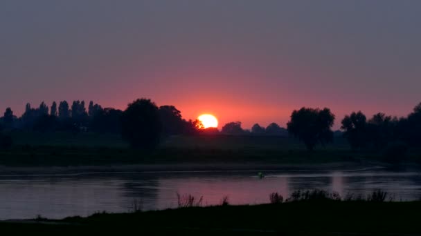 Sunset at the IJssel river — Stock Video
