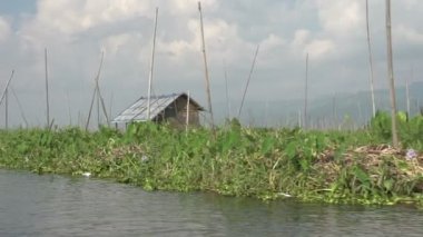 yüksek hızda geçen tekne
