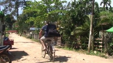 Turistler Köyü Bisiklete binme