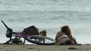 Seksi kadının dalgalar  