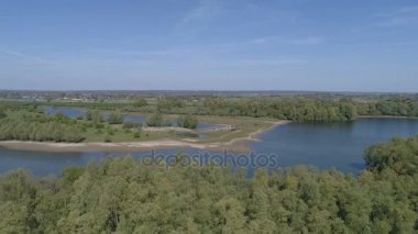 Hollandalı peyzaj üzerinde uçmak 