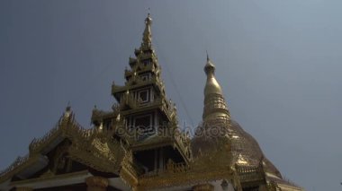 Mavi gökyüzü kule