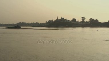 Ayeyarwady river, pagodadan manzara görüntüleyin. 