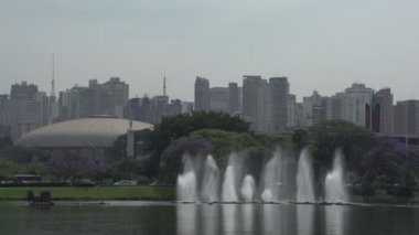 Ibirapuera Parkı waterfounta