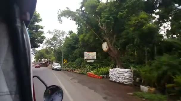 Fahren in tuktuk in catarina — Stockvideo