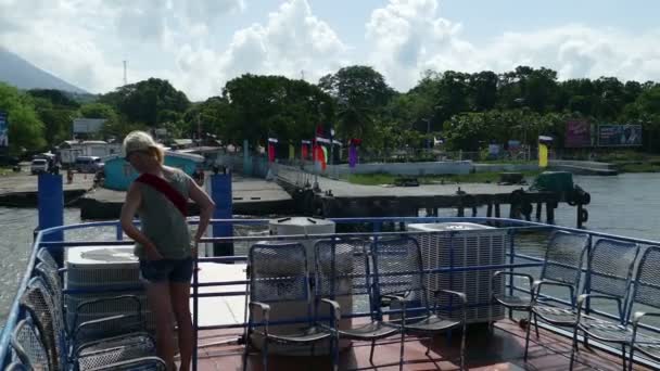 Deixando Ometepe de barco de balsa — Vídeo de Stock