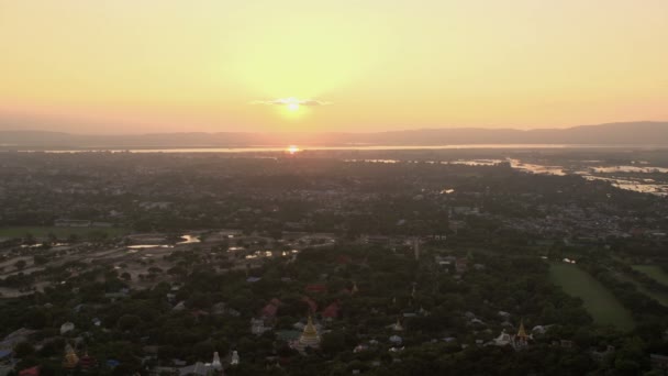 Ηλιοβασίλεμα από Mandalay λόφο — Αρχείο Βίντεο