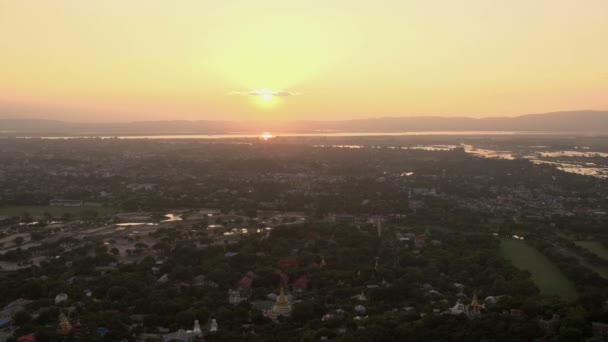 Puesta de sol desde Mandalay Hill — Vídeo de stock