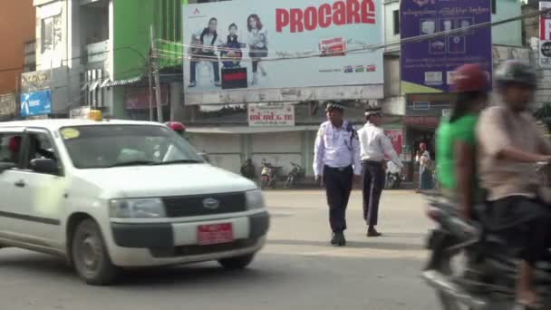 Мандалай, движение на улице — стоковое видео