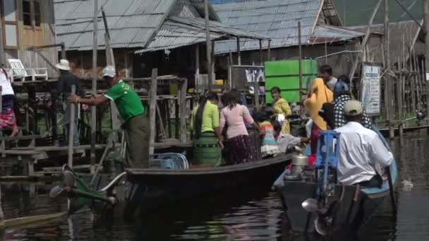 Inle Gölü, seyir su yolu — Stok video