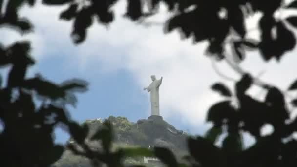 Christus Erlöser am bewölkten Himmel — Stockvideo