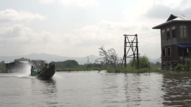 Nyaung Shwe Nehri üzerinde sürme 