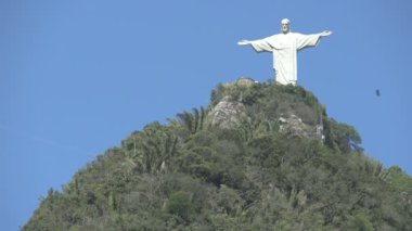 İsa'nın kurtarıcı bulutlu gökyüzü üzerinde