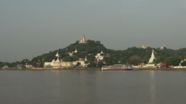 Ayeyarwady river, pagodadan manzara görüntüleyin. 