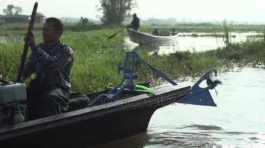 Nyaung Shwe Nehri üzerinde sürme 