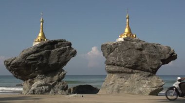 Kyauk Maumghnama Pagoda