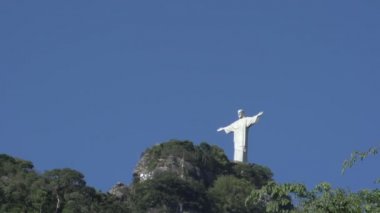 İsa'nın kurtarıcı bulutlu gökyüzü üzerinde