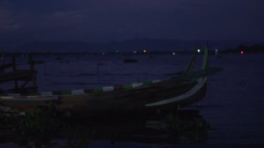 Amarapura, U-bein köprü gece teknede