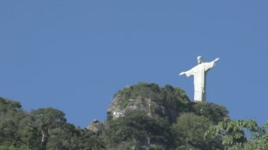 İsa'nın kurtarıcı bulutlu gökyüzü üzerinde