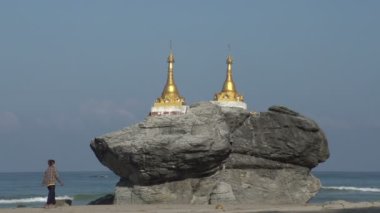 Kyauk Maumghnama Pagoda