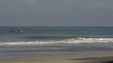 Kumsalda geçirerek motosiklet