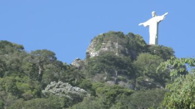 İsa'nın kurtarıcı bulutlu gökyüzü üzerinde