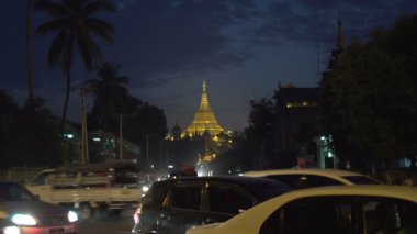 Shwedagon pagoda geceleri  