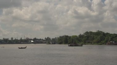 Irrawaddy Nehri'nde tekne