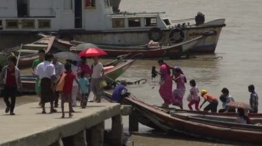 Yangon nehirde görüntülemek