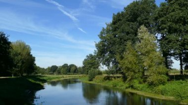Hollandalı manzara nehir