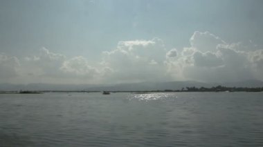 Nyaung Shwe Nehri üzerinde sürme 