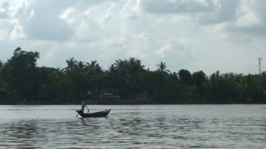 Irrawaddy Nehri'nde tekne