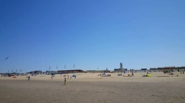 Sahilde kiting insanlar 