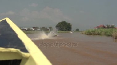 Nyaung Shwe Nehri üzerinde sürme 