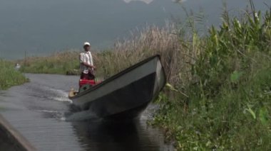Nyaung Shwe Nehri üzerinde sürme 