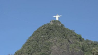İsa'nın kurtarıcı bulutlu gökyüzü üzerinde