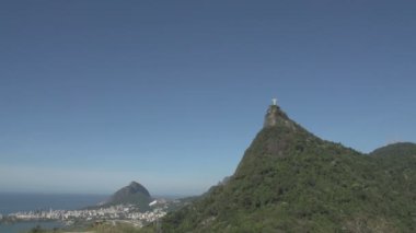 İsa'nın kurtarıcı bulutlu gökyüzü üzerinde