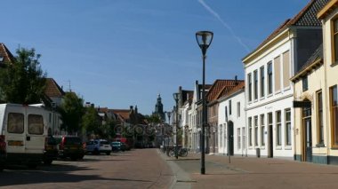 Zutphen sokakta Bisiklete binme kız